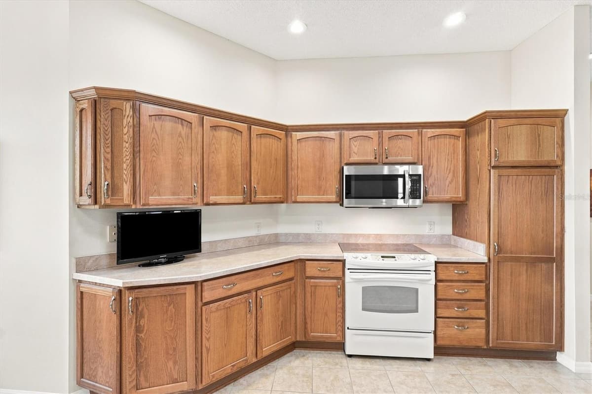 632 WINIFRED WAY — photo 18 of 54