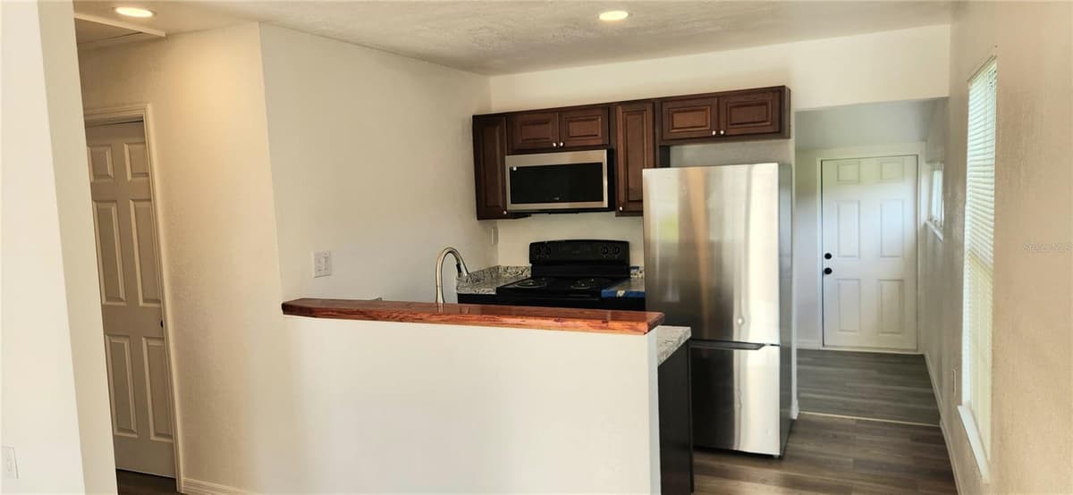 125 GOODRICH AVENUE — photo 4 of 11