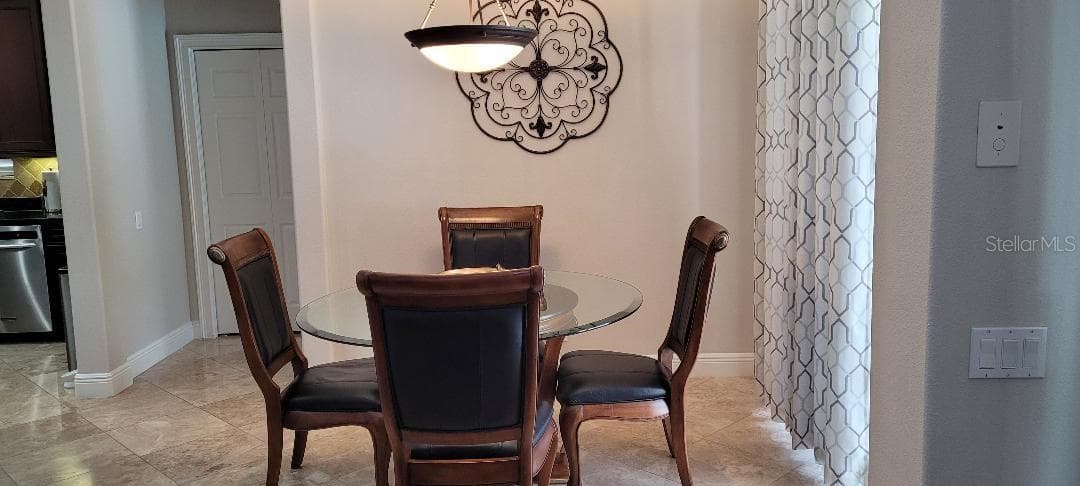 2675 LAKEBREEZE LANE — photo 7 of 33
