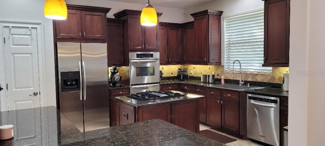 2675 LAKEBREEZE LANE — photo 6 of 33