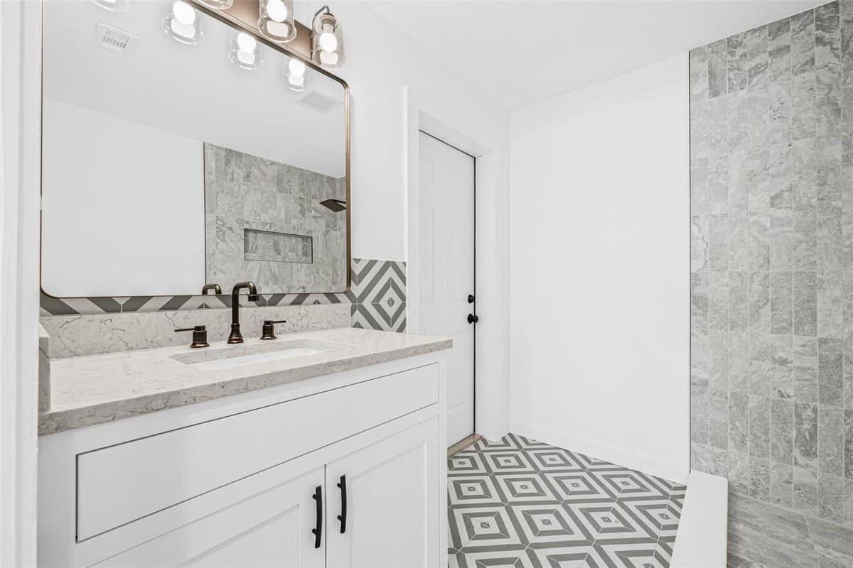 4495 CLEARWATER HARBOR DRIVE — photo 24 of 40