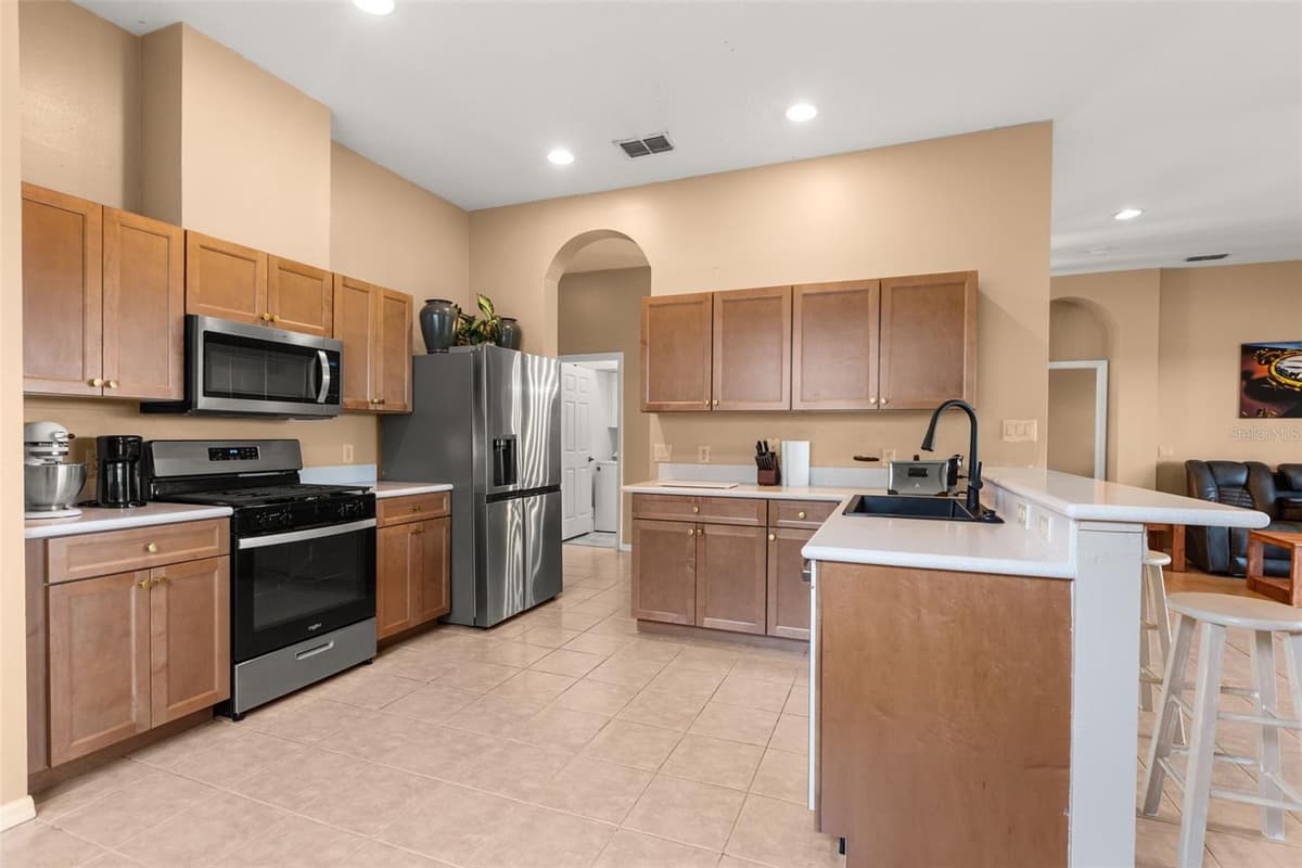 2390 CALEDONIAN STREET — photo 4 of 57