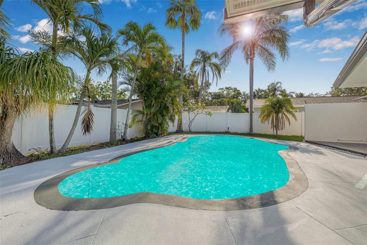 4495 CLEARWATER HARBOR DRIVE — photo 33 of 40