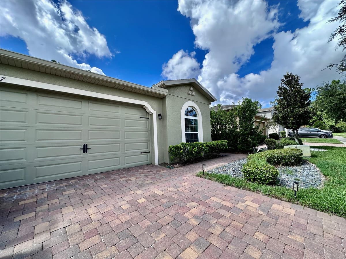 1557 AMBER LEAF CIRCLE — photo 2 of 57
