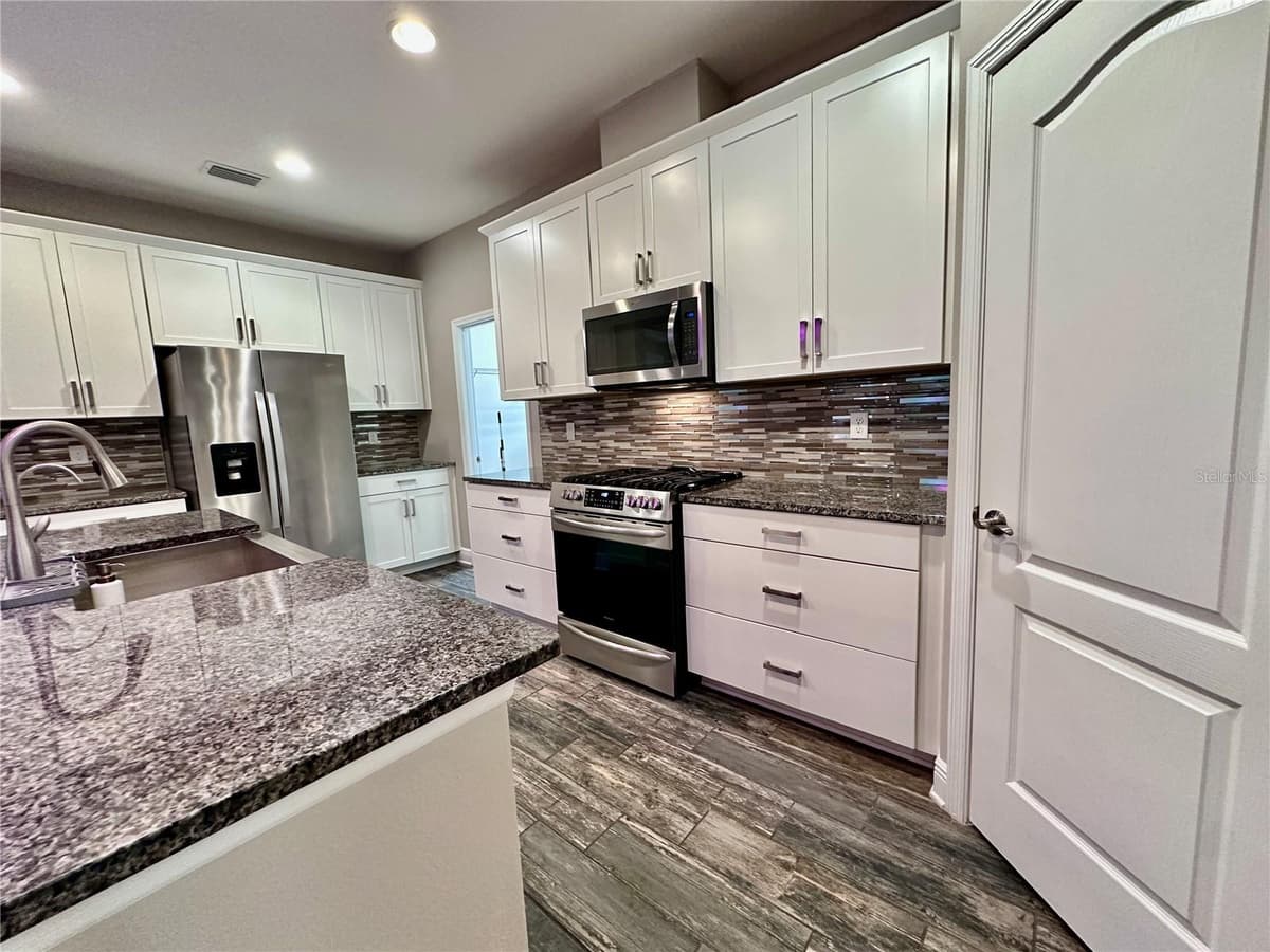 1557 AMBER LEAF CIRCLE — photo 10 of 57