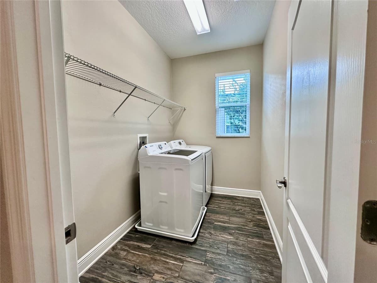 1557 AMBER LEAF CIRCLE — photo 13 of 57