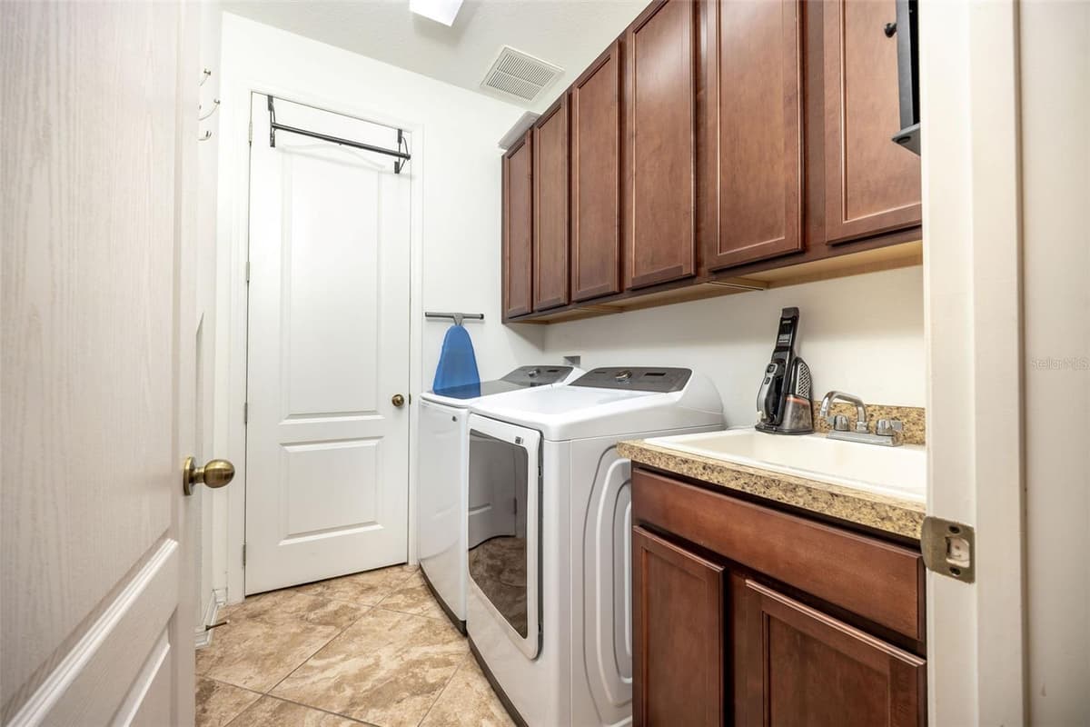 309 BELLVIEW PLACE — photo 36 of 50