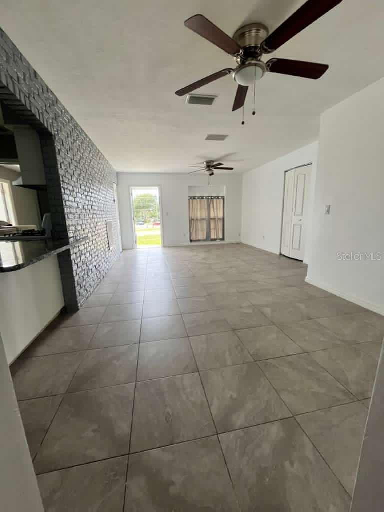 2302 DANA DRIVE — photo 3 of 11