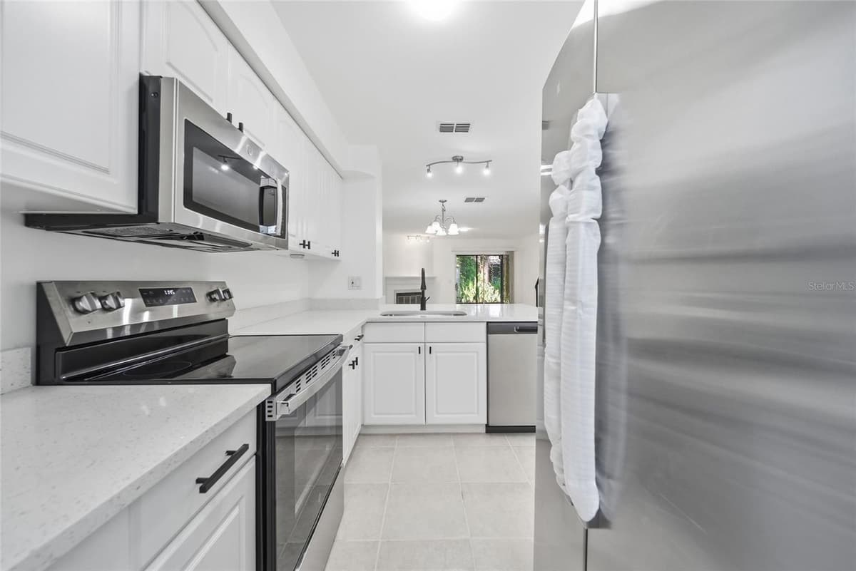 6710 121ST AVENUE — photo 7 of 30