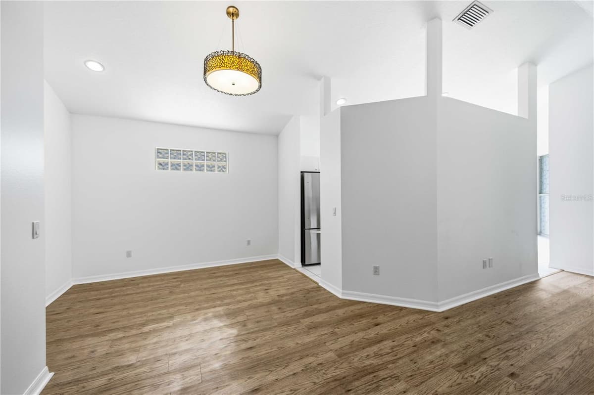 5469 ASHTON MANOR DRIVE — photo 9 of 37