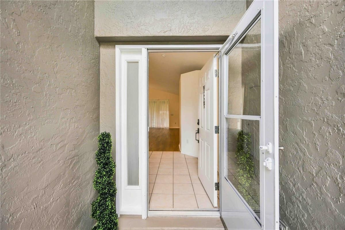5469 ASHTON MANOR DRIVE — photo 4 of 37