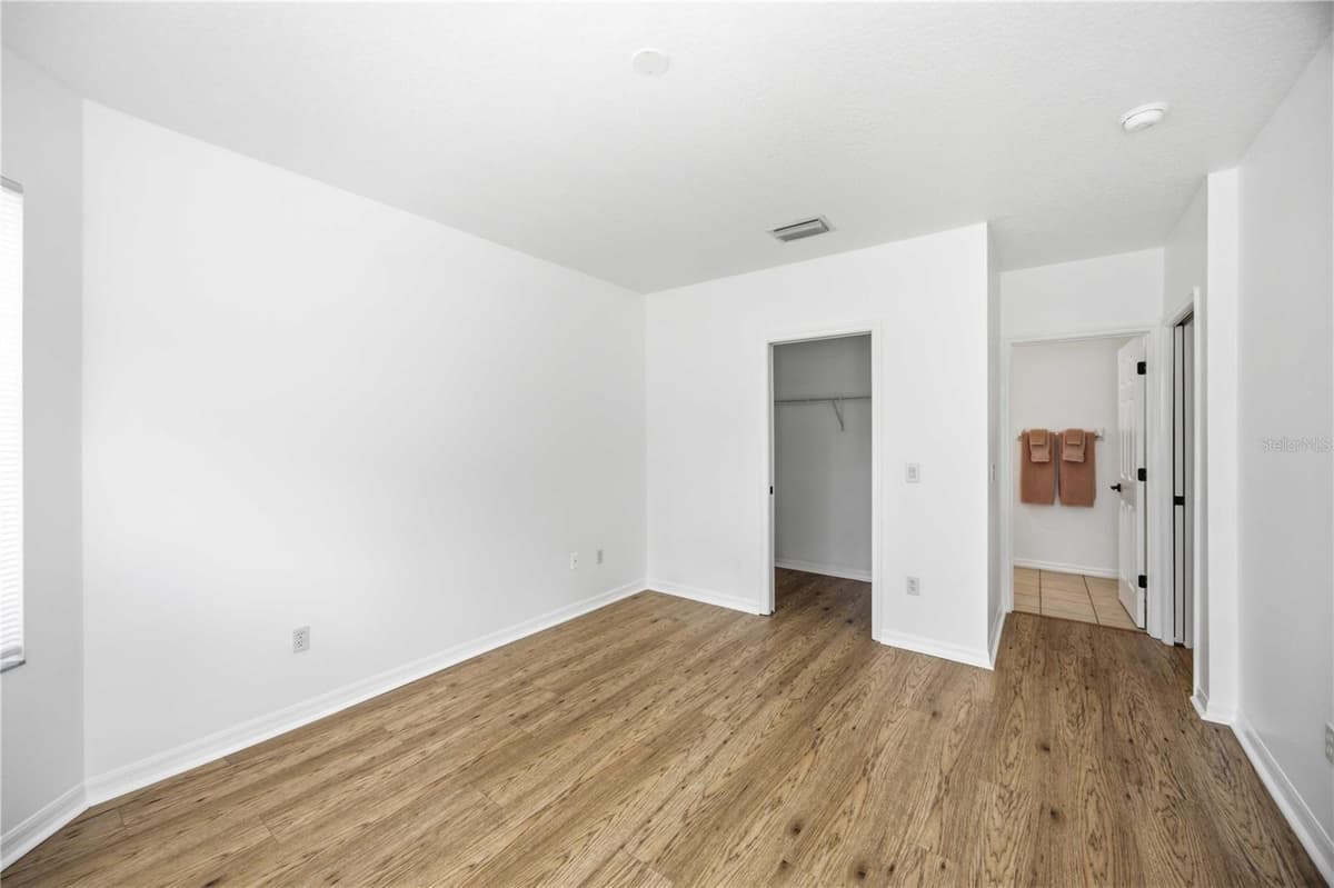 5469 ASHTON MANOR DRIVE — photo 14 of 37