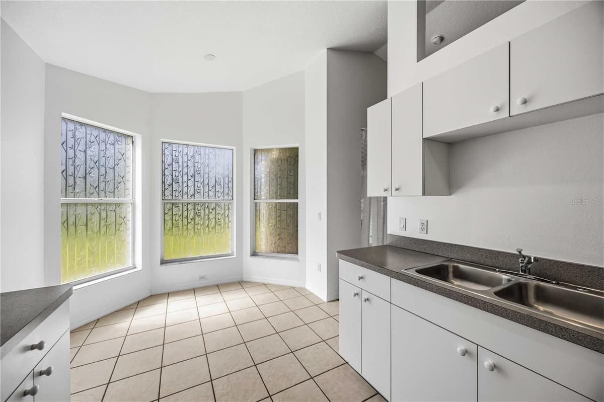 5469 ASHTON MANOR DRIVE — photo 13 of 37