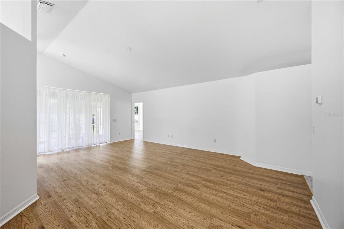 5469 ASHTON MANOR DRIVE — photo 8 of 37