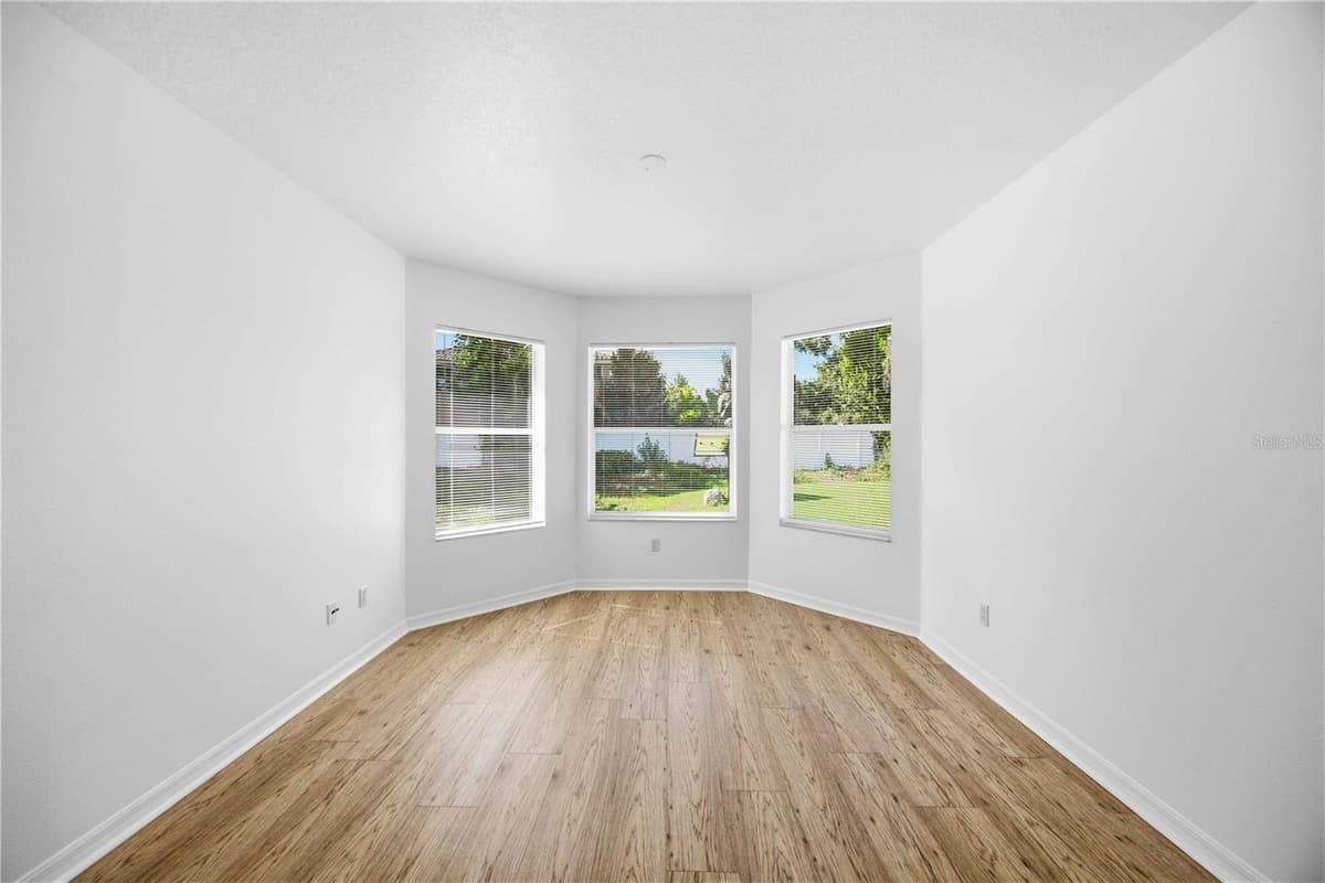 5469 ASHTON MANOR DRIVE — photo 16 of 37