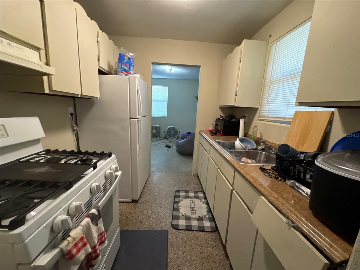 532 CAROLINE STREET — photo 4 of 19