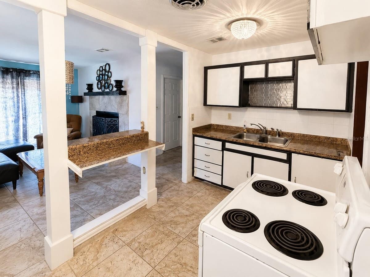 3606 ANNA DRIVE — photo 2 of 9