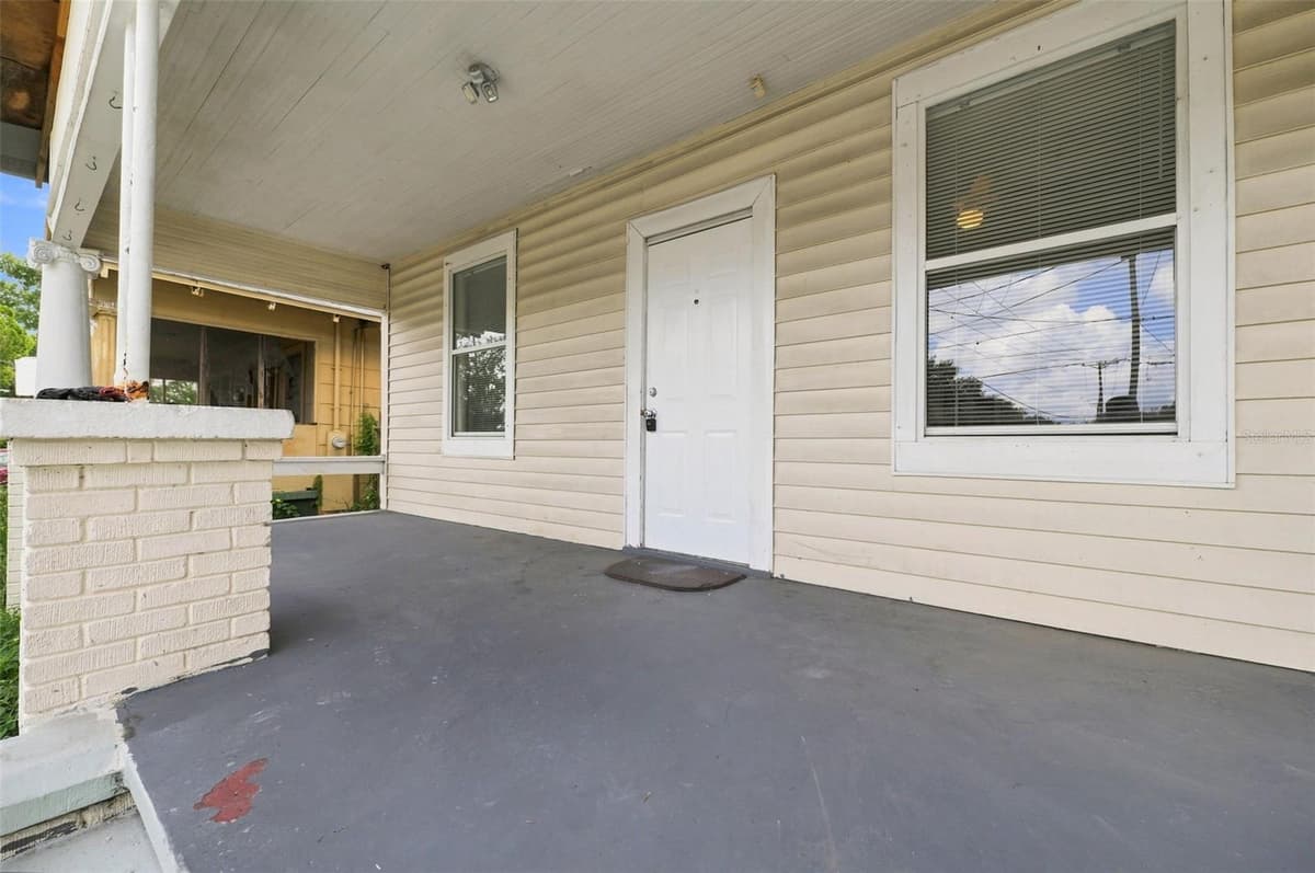 1609 LAKE AVENUE — photo 3 of 27