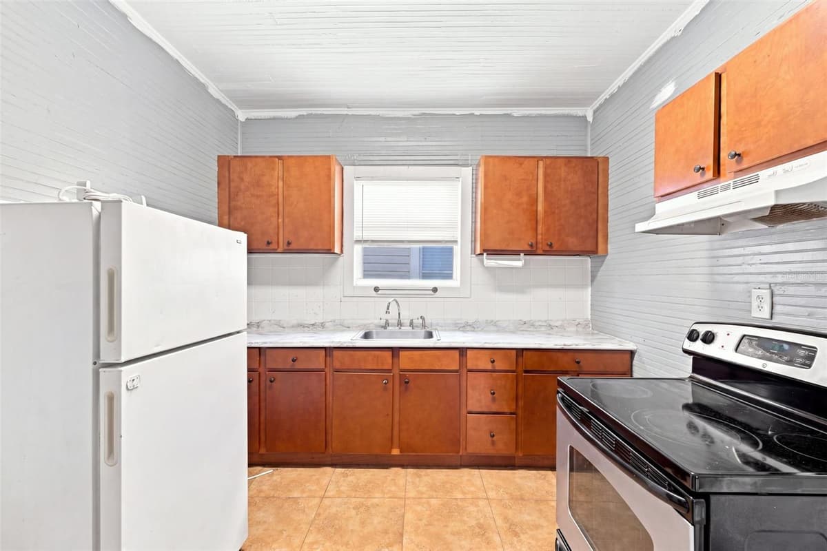 1609 LAKE AVENUE — photo 9 of 27