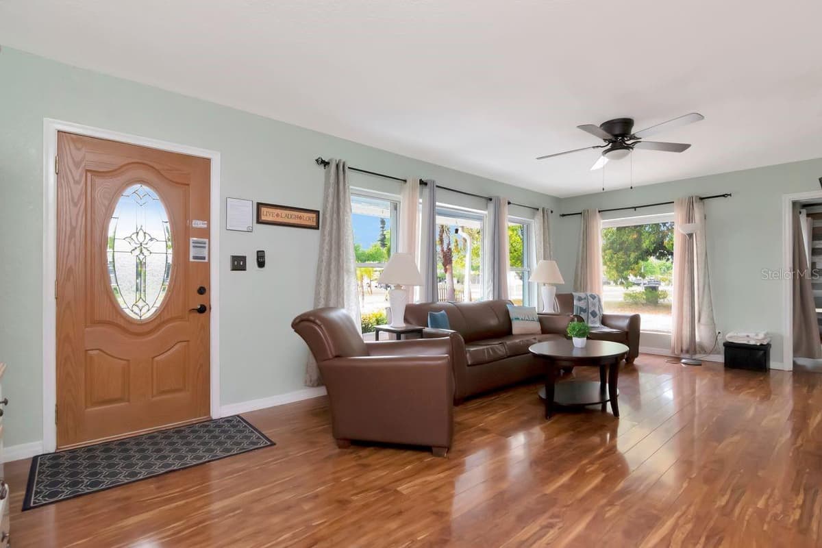 305 BAKER AVENUE — photo 6 of 43