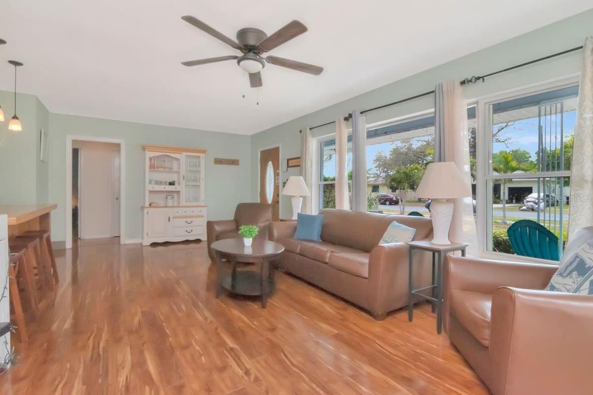 305 BAKER AVENUE — photo 9 of 43