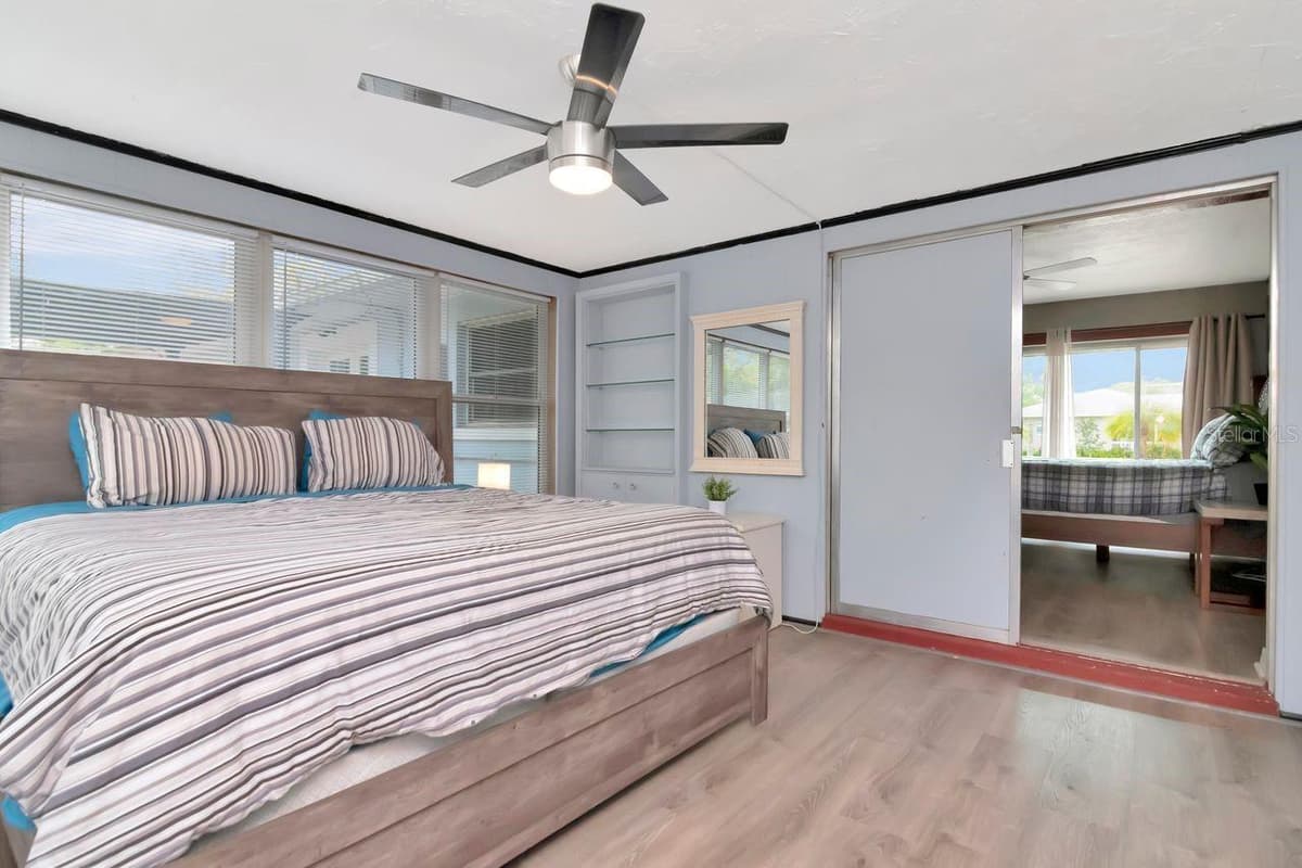 305 BAKER AVENUE — photo 33 of 43