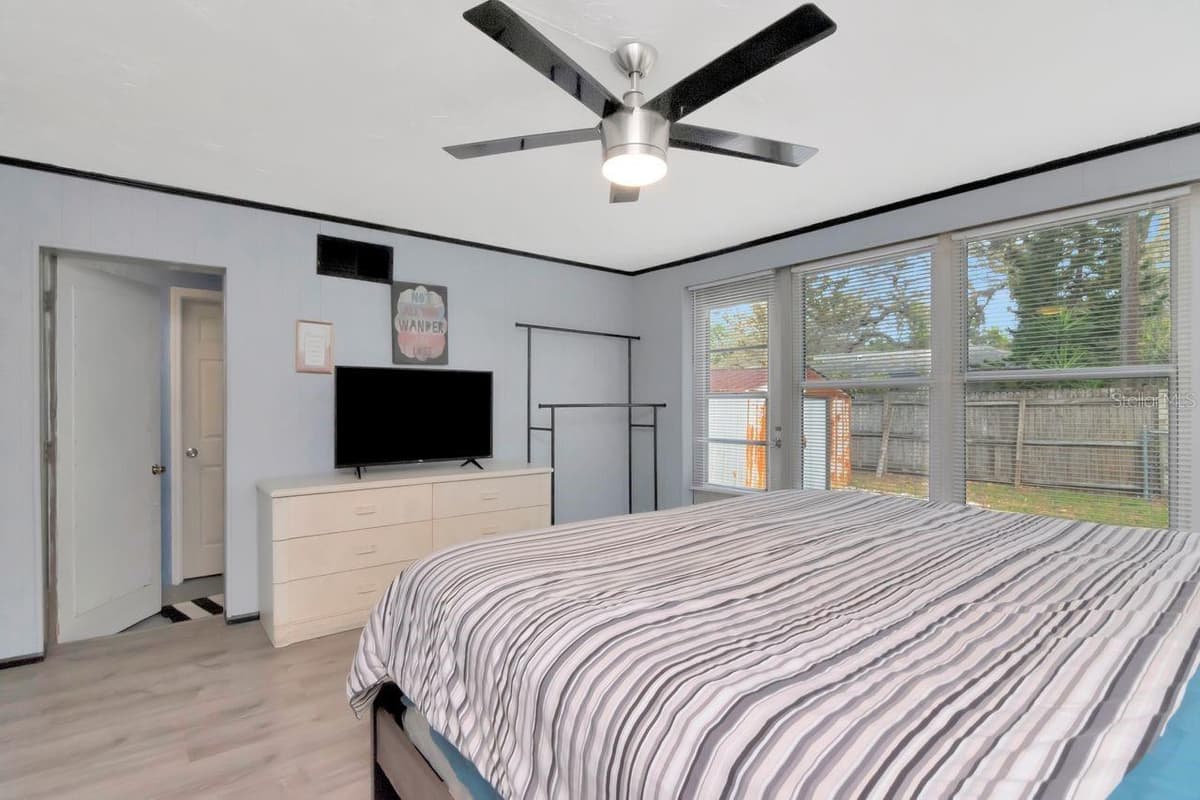 305 BAKER AVENUE — photo 32 of 43