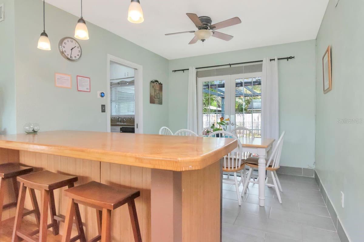 305 BAKER AVENUE — photo 12 of 43