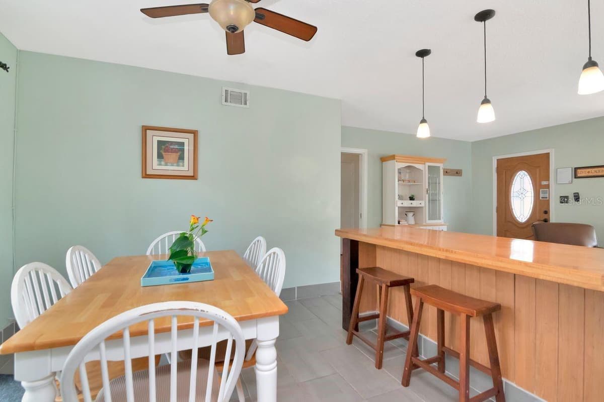 305 BAKER AVENUE — photo 14 of 43
