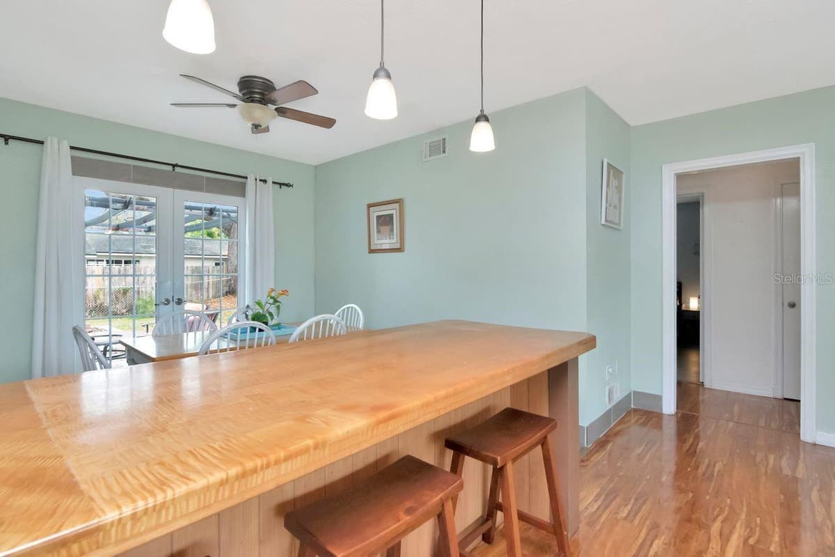 305 BAKER AVENUE — photo 13 of 43
