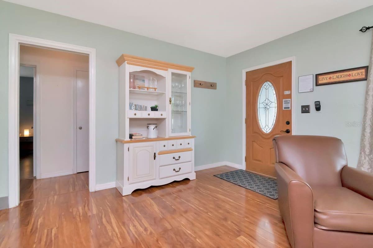305 BAKER AVENUE — photo 7 of 43