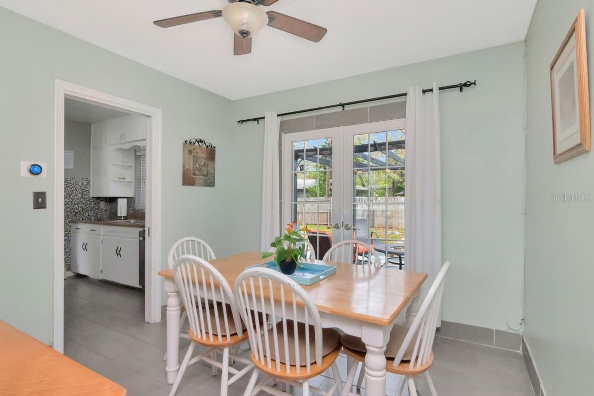 305 BAKER AVENUE — photo 15 of 43
