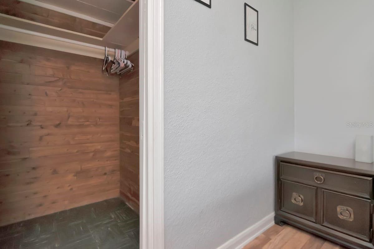 305 BAKER AVENUE — photo 27 of 43