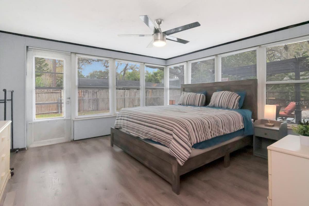 305 BAKER AVENUE — photo 31 of 43
