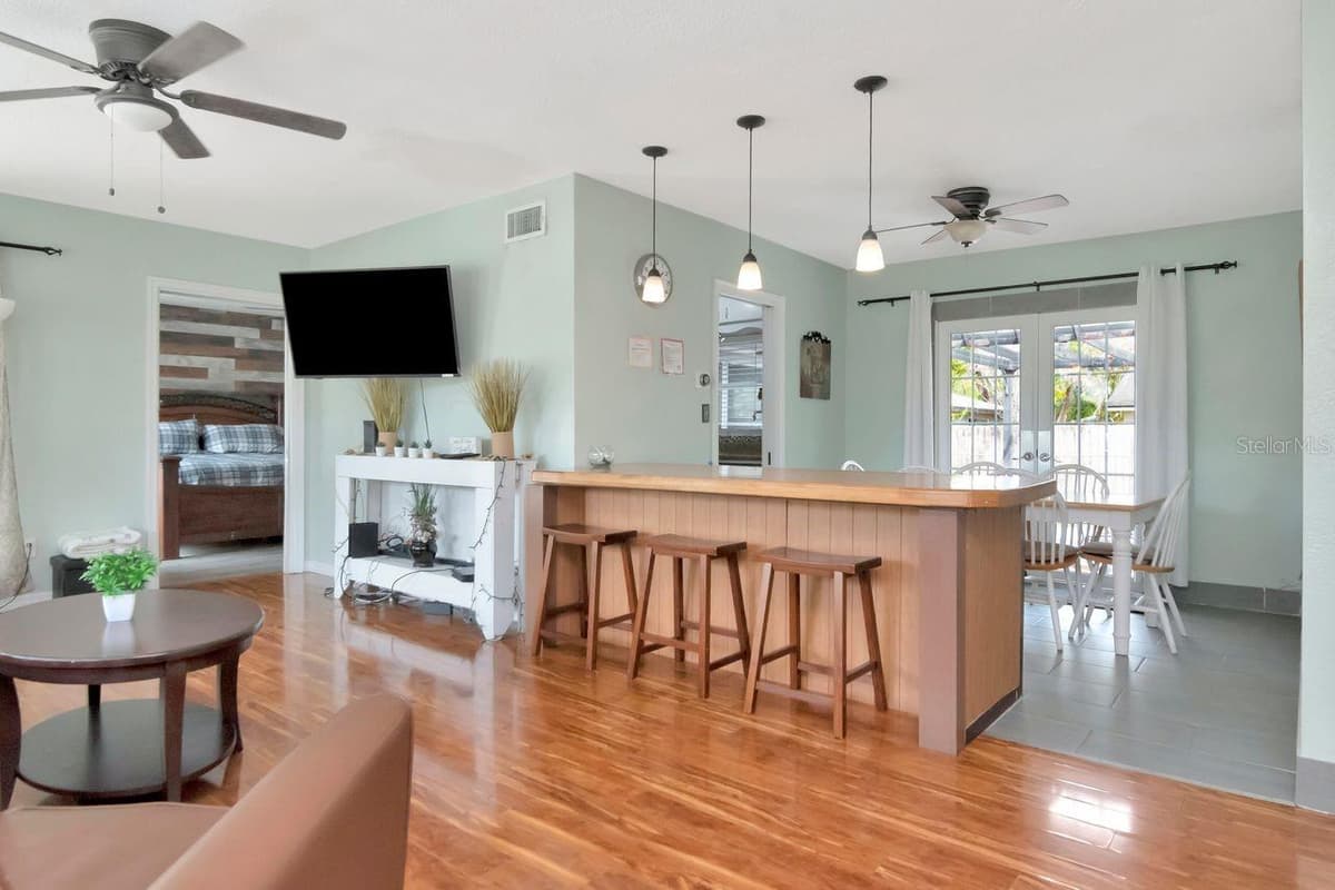 305 BAKER AVENUE — photo 11 of 43