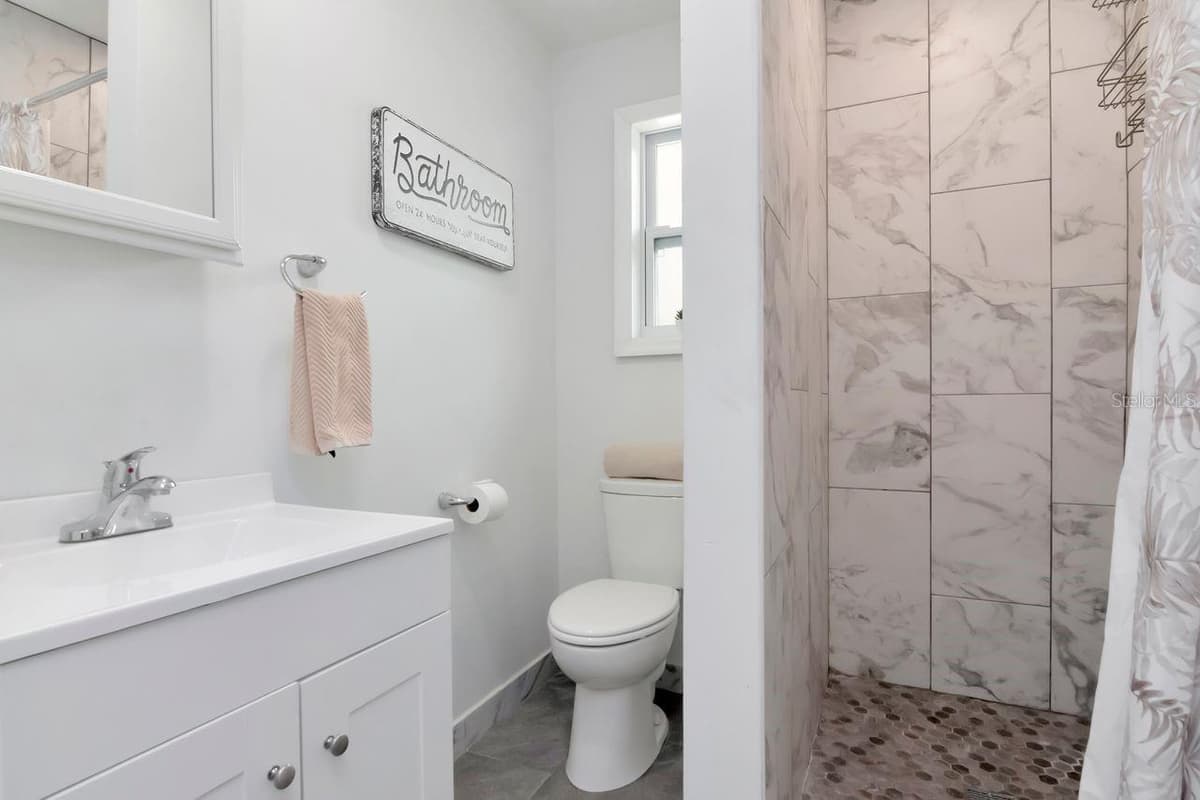 305 BAKER AVENUE — photo 35 of 43