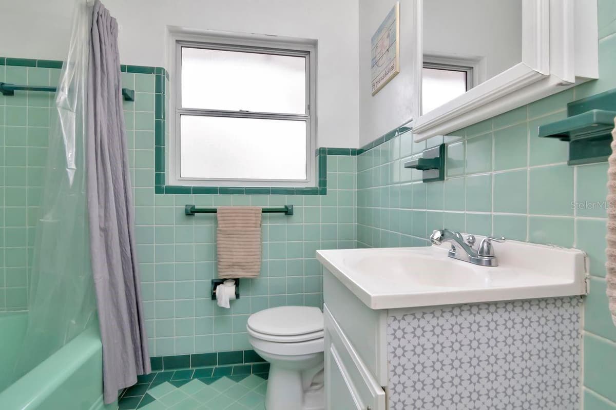 305 BAKER AVENUE — photo 21 of 43