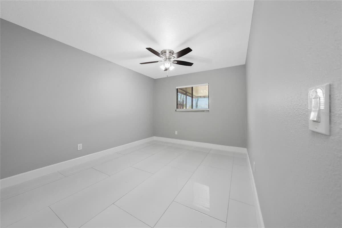 725 NORTHLAKE BOULEVARD — photo 13 of 24