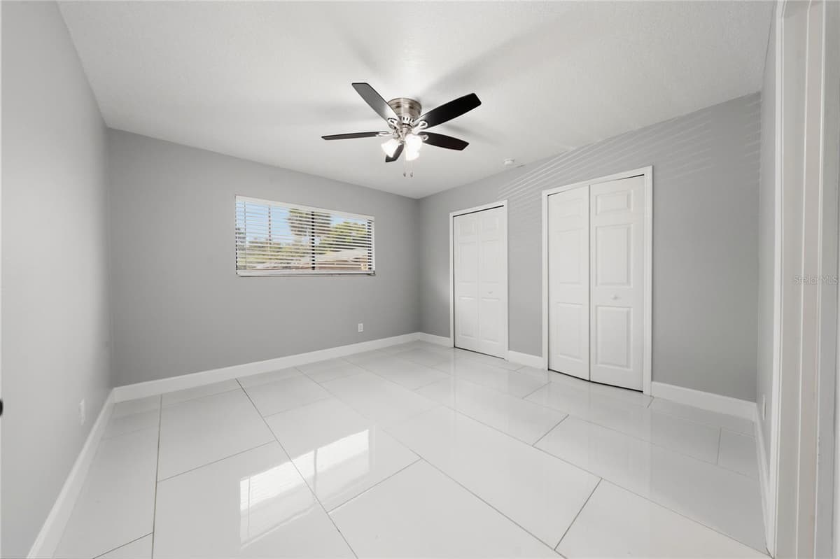 725 NORTHLAKE BOULEVARD — photo 9 of 24