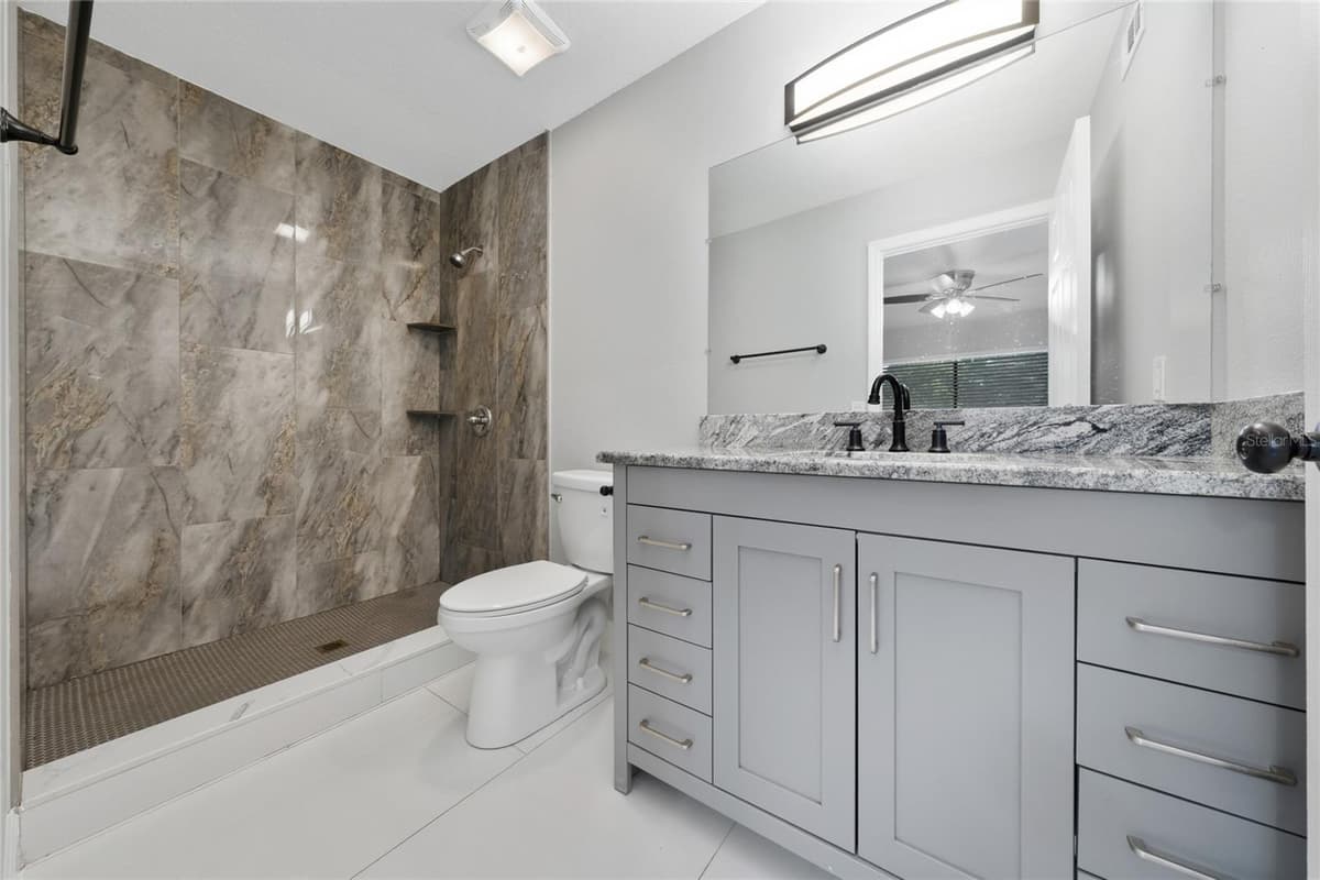 725 NORTHLAKE BOULEVARD — photo 11 of 24
