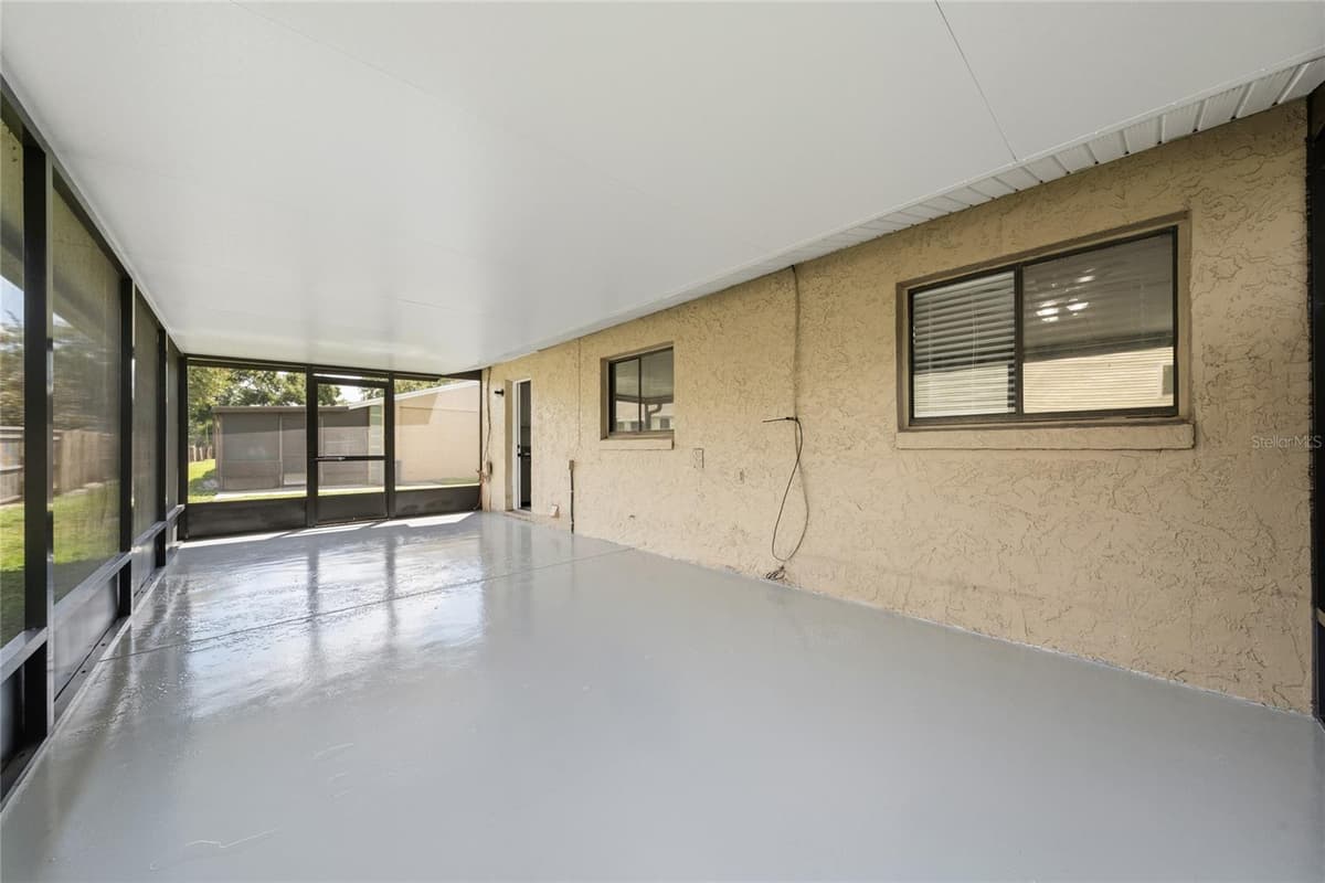 725 NORTHLAKE BOULEVARD — photo 19 of 24