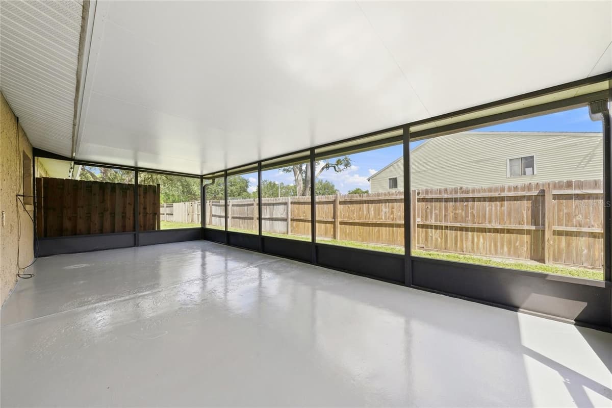 725 NORTHLAKE BOULEVARD — photo 18 of 24
