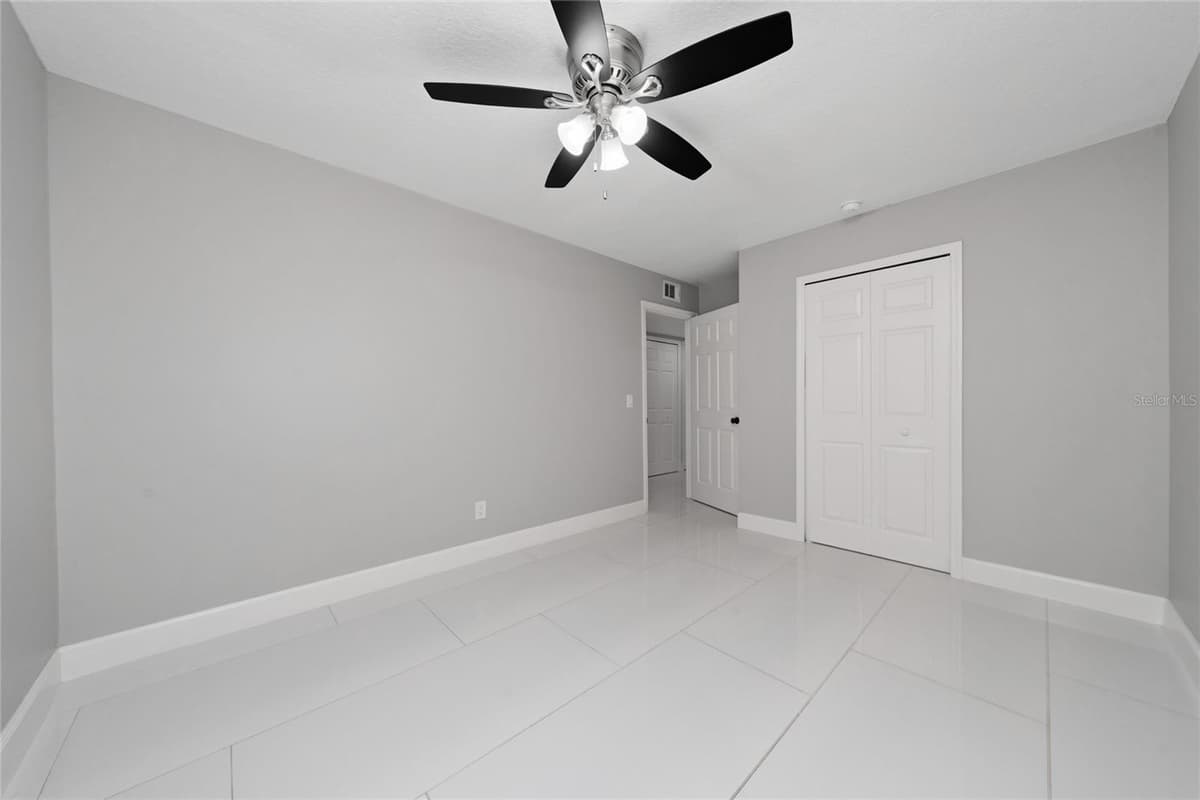 725 NORTHLAKE BOULEVARD — photo 14 of 24