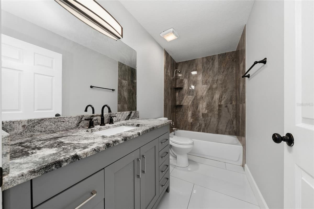 725 NORTHLAKE BOULEVARD — photo 17 of 24
