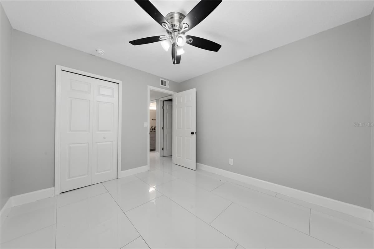 725 NORTHLAKE BOULEVARD — photo 16 of 24