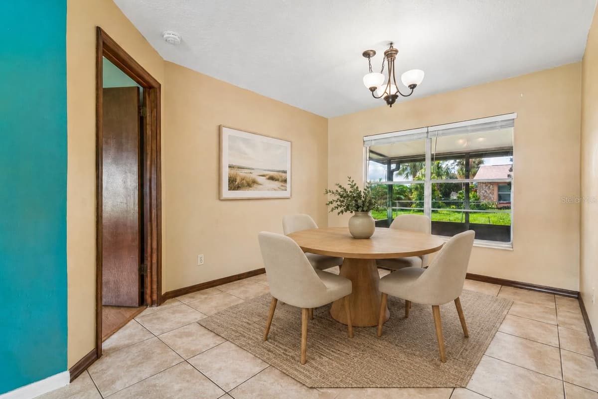 2402 WOODWAY DRIVE — photo 4 of 33