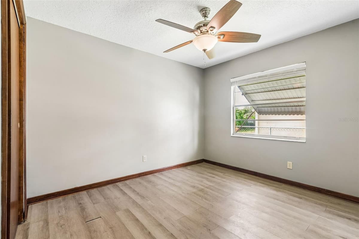 2402 WOODWAY DRIVE — photo 24 of 33