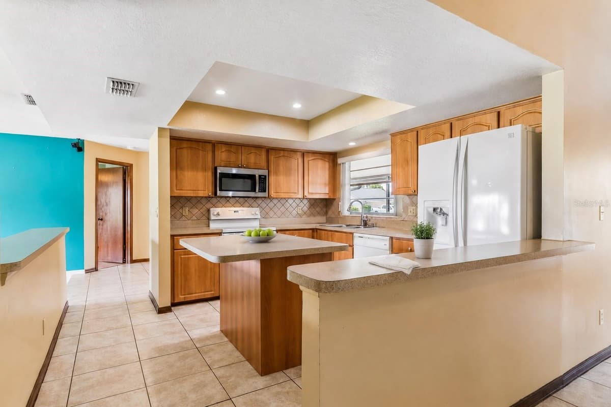 2402 WOODWAY DRIVE — photo 9 of 33