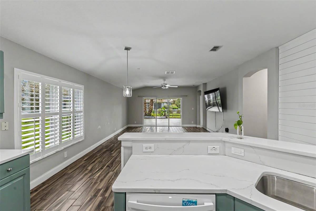 113 WETHERSFIELD CT — photo 18 of 55