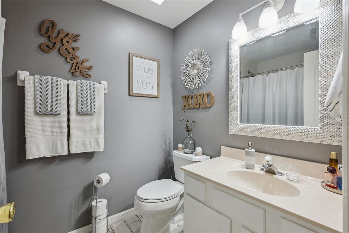 651 VILLA COURT — photo 17 of 32